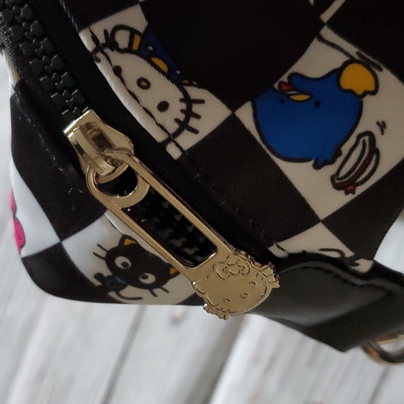 🆕️ CUTE SANRIO HELLO KITTY AND FRIENDS BLACK & WHITE CHECKERED OVERNIGHT BAG 🖤 - Picture 9 of 12